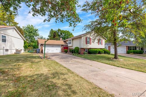 5 Foxboro Ct, Saint Peters, MO, 63376-3015 | Card Image