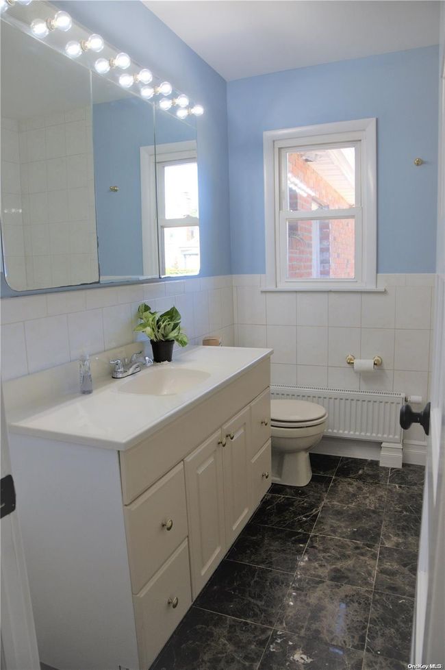2nd Bath with Tub | Image 13