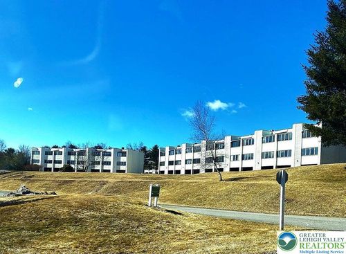 apt-306-115 Foxfire Dr, Mount Pocono, PA, 18344-1695 | Card Image
