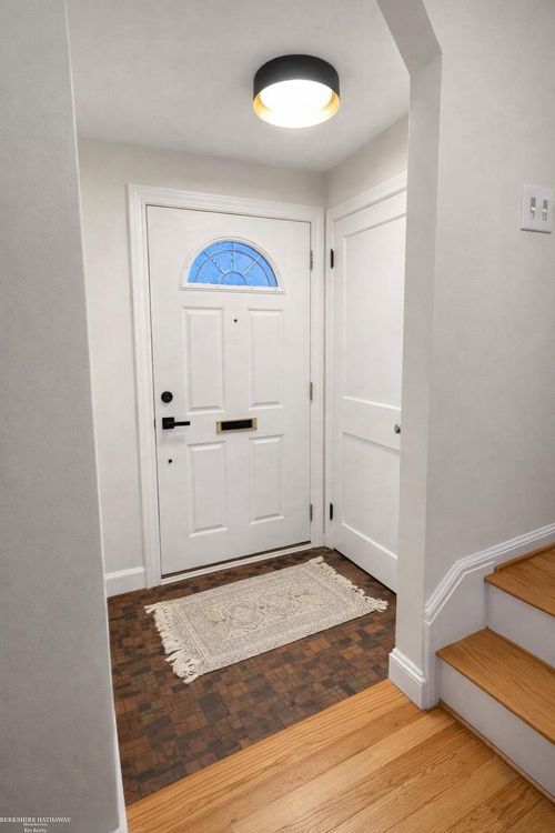 2930 Guilford Dr, Royal Oak, MI, 48073-2931 | Card Image