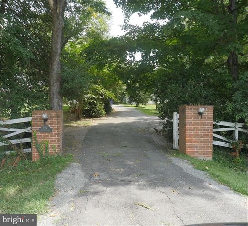 8971 Fort Hunt Rd, ALEXANDRIA, VA, 22308-2637 | Card Image