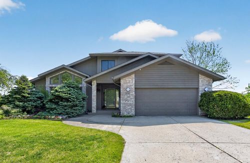 3232 Bellflower Ct, Ann Arbor, MI, 48103-9233 | Card Image