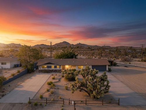 57530 Warren Way, Yucca Valley, CA, 92284-3040 | Card Image