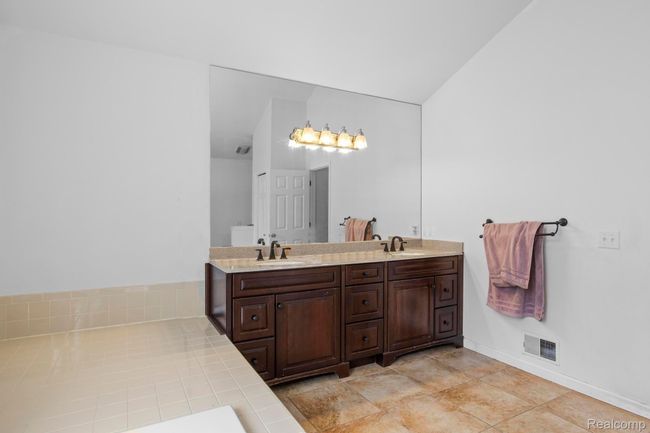 PRIMARY BATHROOM | Image 29