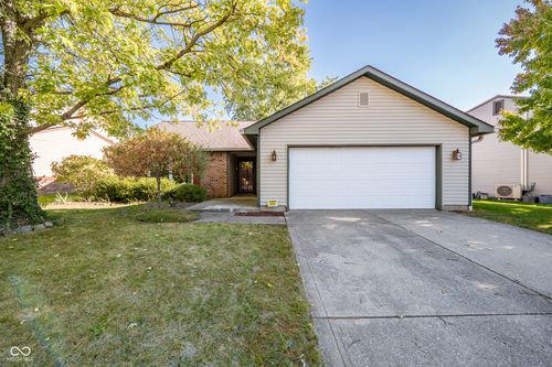 10126 Park Ridge Dr, Indianapolis, IN, 46229-4108 | Card Image