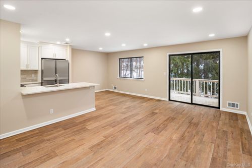 apt-i-98 Molly Pitcher Ln, Yorktown Heights, NY, 10598-1533 | Card Image