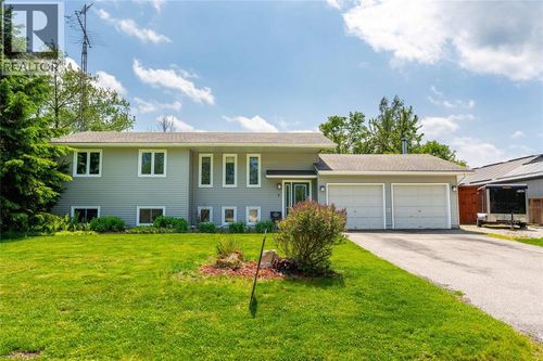 4083 Collingwood St, Town Of Plympton Wyoming, ON, N0N1J6 | Card Image