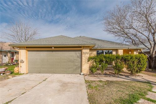 700 David Curry Dr, Round Rock, TX, 78664-2740 | Card Image