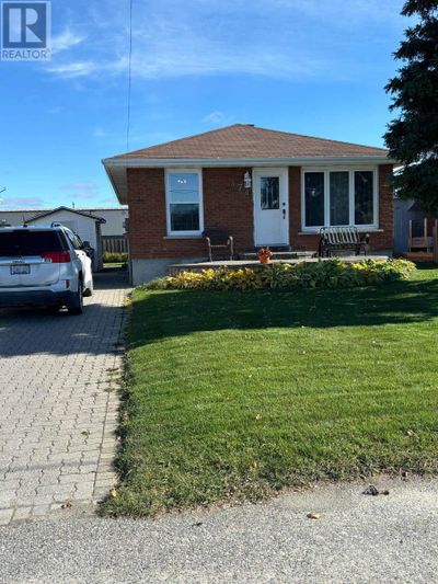 374 Center St, House other with 4 bedrooms, 2 bathrooms and 2 parking in Timmins ON | Image 1