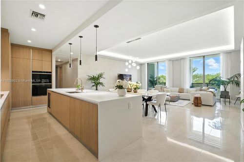 301-515 Valencia Ave, Coral Gables, FL, 33134-5727 | Card Image