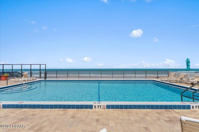 Gemini Tower Pool Overlooking Ocean | Image 36