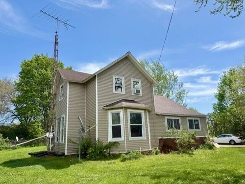 5622 S Water Rd, New Era, MI, 49446-8004 | Card Image