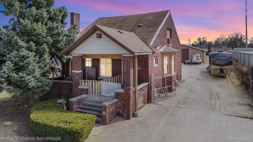 34233 Michigan Ave, Wayne, MI, 48184-1741 | Card Image