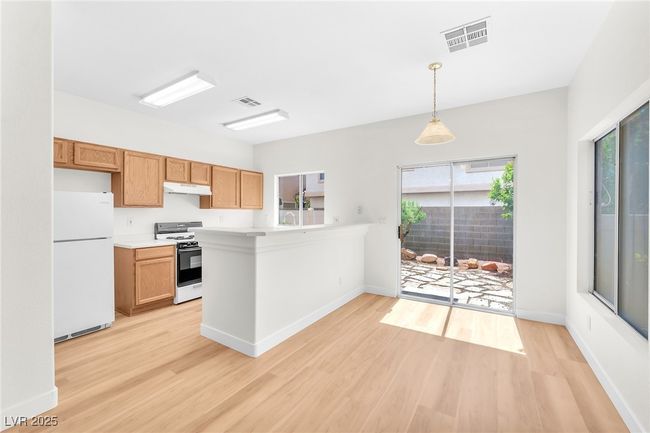2563 Land Rush Dr, Townhouse with 2 bedrooms, 3 bathrooms and null parking in Henderson NV | Image 10