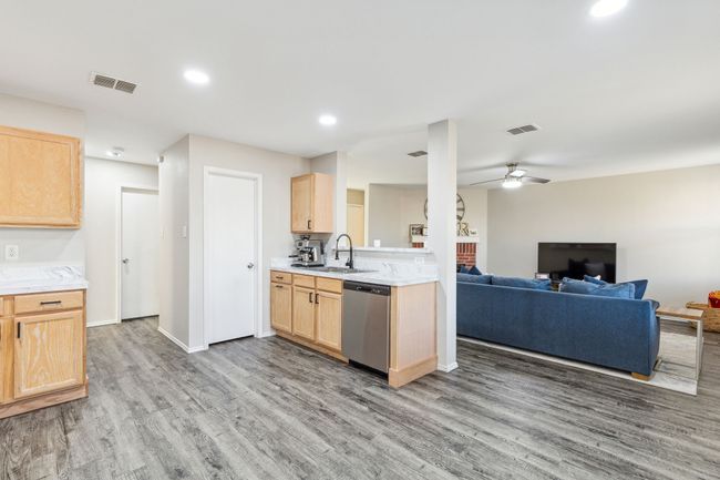 Great open space for entertaining friends and family | Image 5