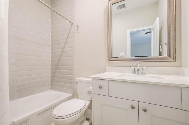 Ensuite upstairs bathroom–all with quartz counters and framed mirrors! | Image 27