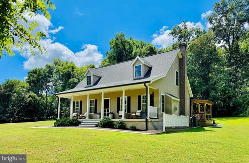 8404 Rogues Rd, WARRENTON, VA, 20187-8363 | Card Image