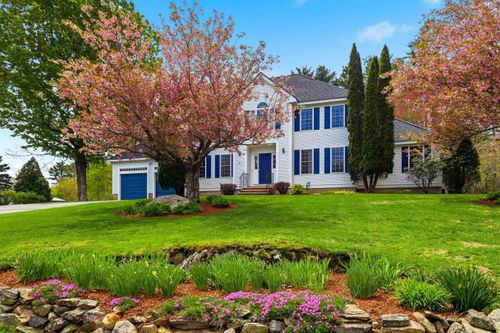 44 Buckingham Drive, Londonderry, NH, 03053 | Card Image