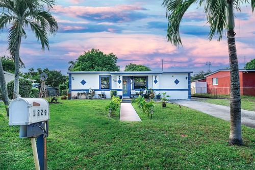 1229 Nw 19th Ave, Fort Lauderdale, FL, 33311-5847 | Card Image