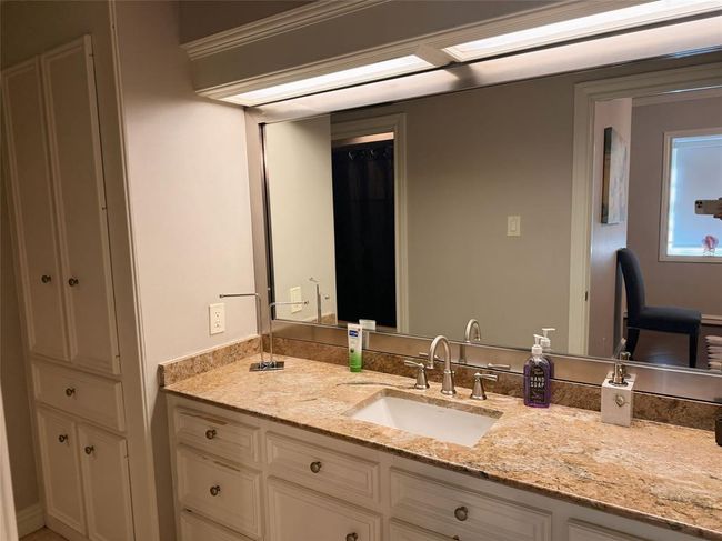 On-suite Bath to bedroom | Image 38