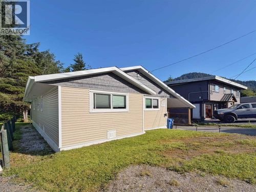 217 Crestview Dr, Prince Rupert, BC, V8J2Z6 | Card Image