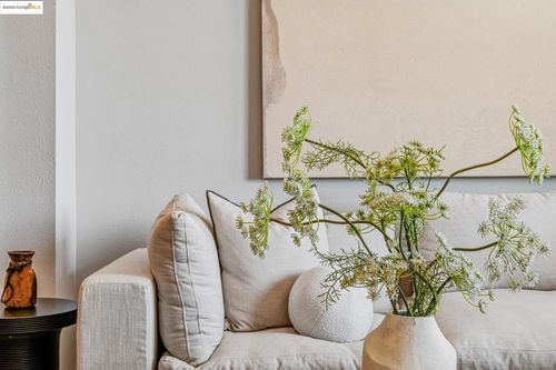 apt-404-2400 Adeline St, Oakland, CA, 94607-2481 | Card Image