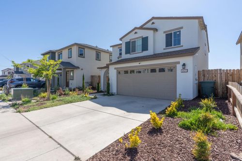 6421 Maple Leaf Ln, Riverbank, CA, 95367-3170 | Card Image