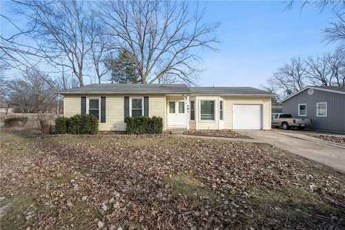 101 Brentwood Dr, Lees Summit, MO, 64063-3223 | Card Image