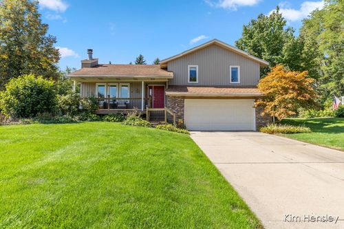 7039 Crescenda Dr Ne, Rockford, MI, 49341-9467 | Card Image