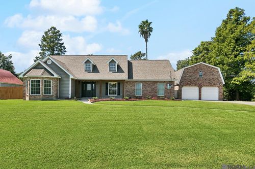 32471 Carolyn Dr, Paulina, LA, 70763-2135 | Card Image