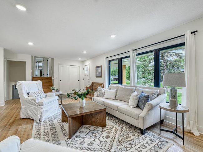 6 - Living Room.jpg | Image 6