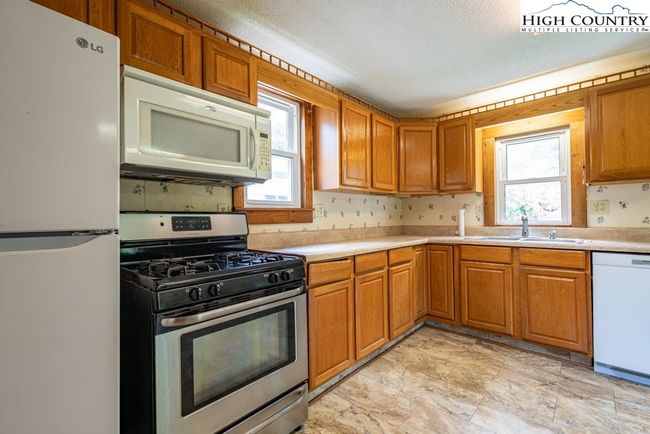 175 Roaring Fork Rd, House other with 3 bedrooms, 1 bathrooms and null parking in Todd NC | Image 7