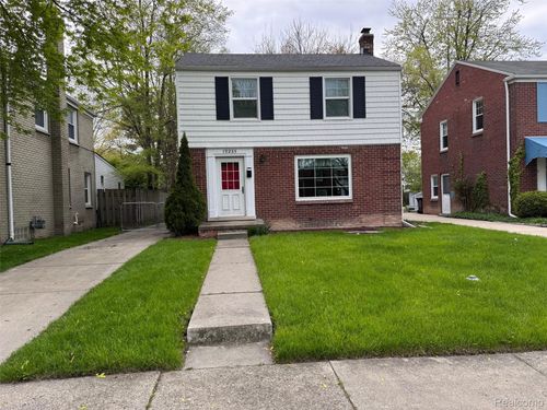 19235 Raymond St, Grosse Pointe Woods, MI, 48236-1927 | Card Image