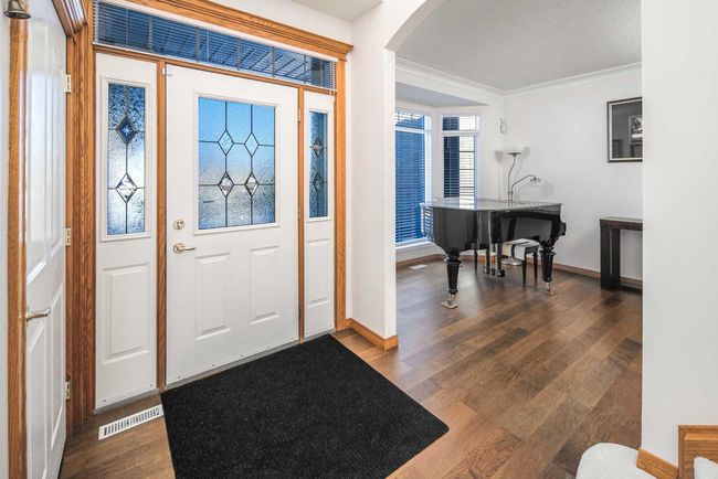 27 Hampstead Grove Nw, Home with 4 bedrooms, 2 bathrooms and 4 parking in Calgary AB | Image 2
