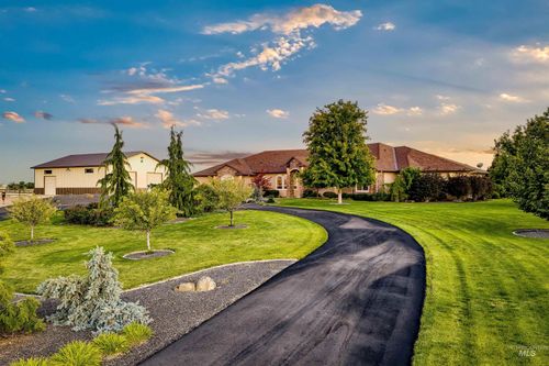 5340 S Black Cat Rd, Meridian, ID, 83642-6802 | Card Image
