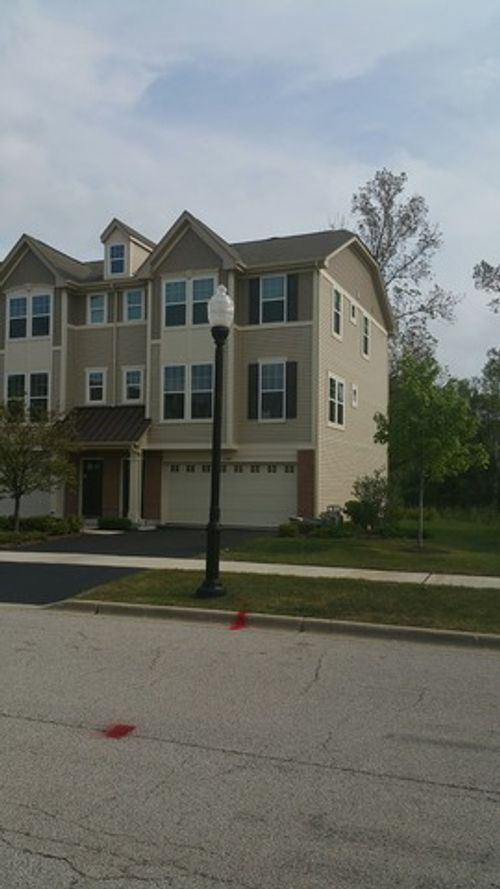 3469 Bradbury Cir, Aurora, IL, 60504-6623 | Card Image