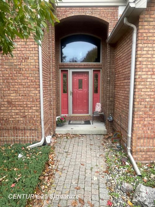 5220 Wyndemere Cir, Swartz Creek, MI, 48473-8969 | Card Image