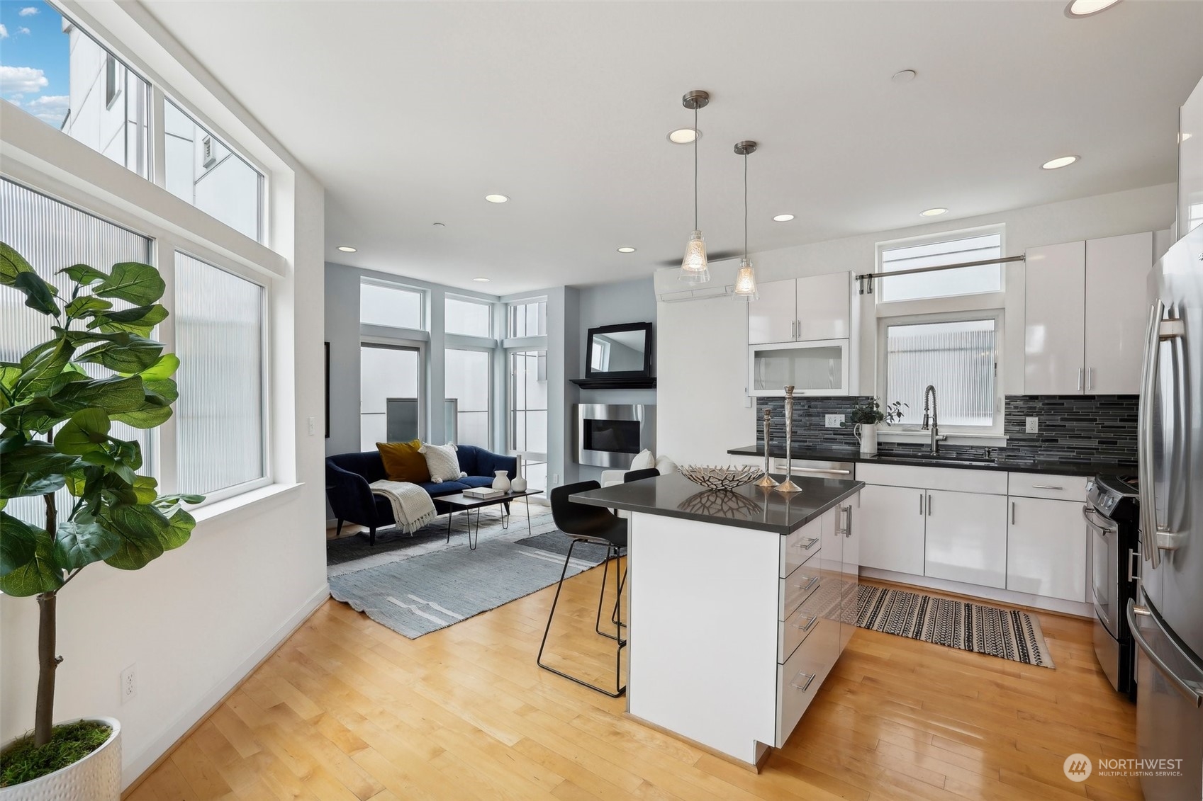 34th Ave, Seattle, WA 98107