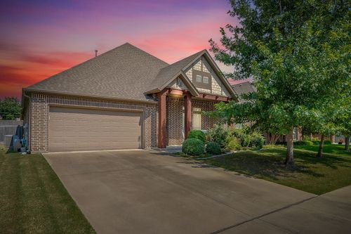 4005 Brookdale Rd, Benbrook, TX, 76116-8555 | Card Image