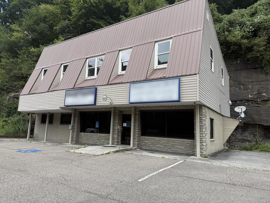 21026 Riverside Dr, Grundy, VA 24614