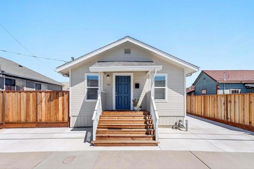 152 Grove Street, Watsonville, CA, 95076 | Card Image