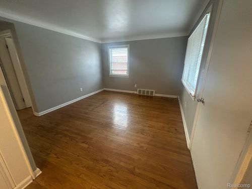 15545 Oconnor Ave, Allen Park, MI, 48101-2717 | Card Image