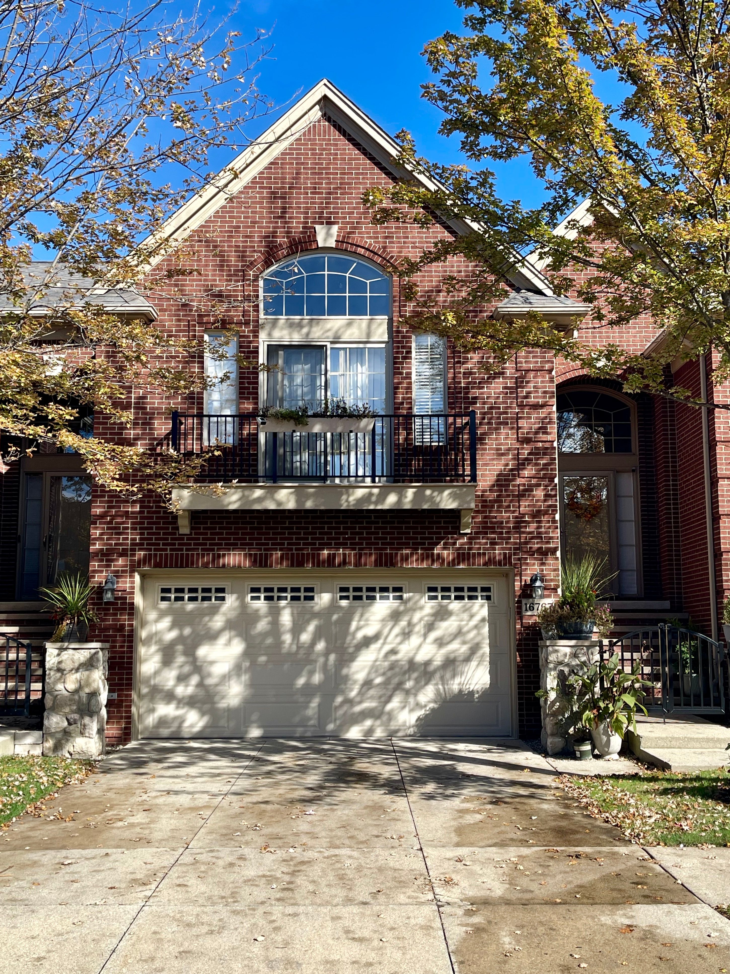 Newbury Ave, Macomb, MI 48044