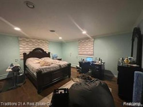 3730 Eastbourne Dr, Troy, MI, 48084-1110 | Card Image