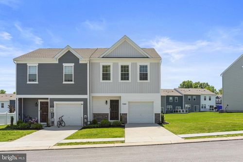 380 Locust Run Dr, YORK, PA, 17404-9121 | Card Image