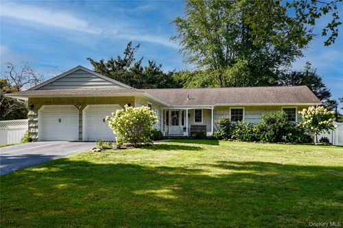 9 Columbus Dr, Huntington Station, NY, 11746-2733 | Card Image