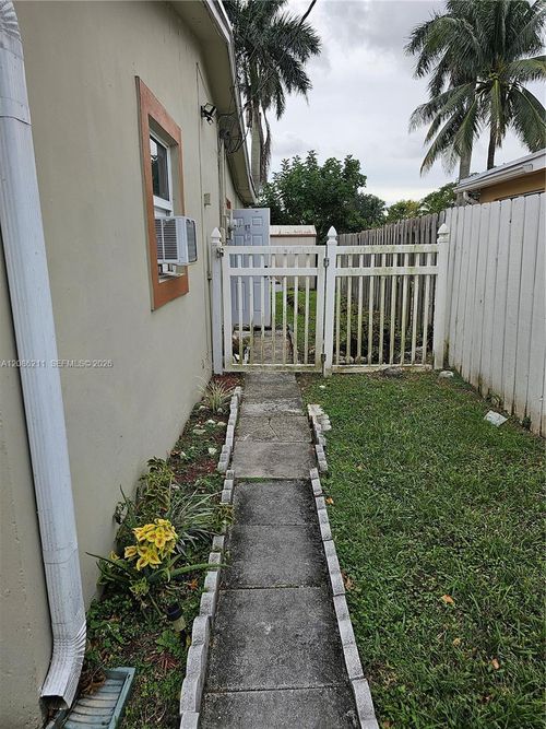 0-3500 Nw 39th St, Lauderdale Lakes, FL, 33309-4843 | Card Image