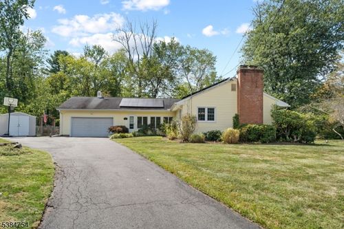 1 Fabrow Dr, Titusville, NJ, 08560-1101 | Card Image