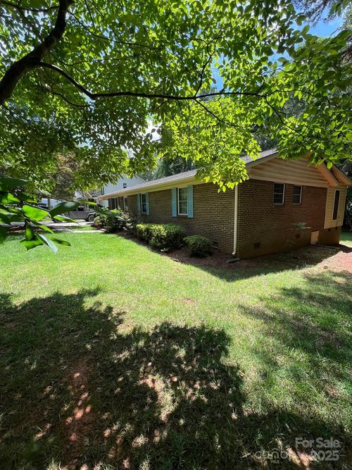 10-2300 Lakeview Cir, Matthews, NC, 28105-7554 | Card Image