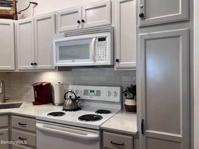 843 - 37 Corey Rd, Condo with 2 bedrooms, 2 bathrooms and 1 parking in Hancock MA | Image 11